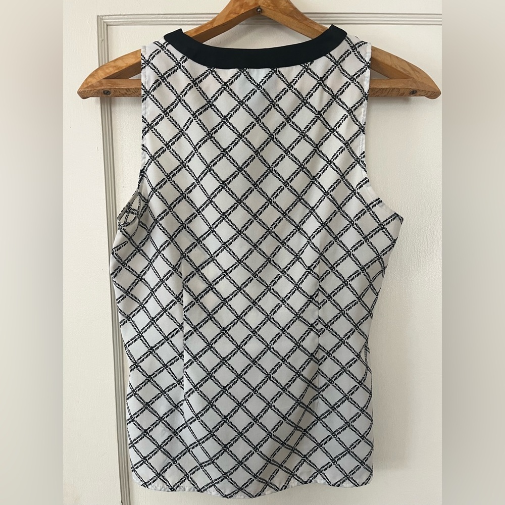 Cynthia Rowley sleeveless blouse. Black & White. Size Med